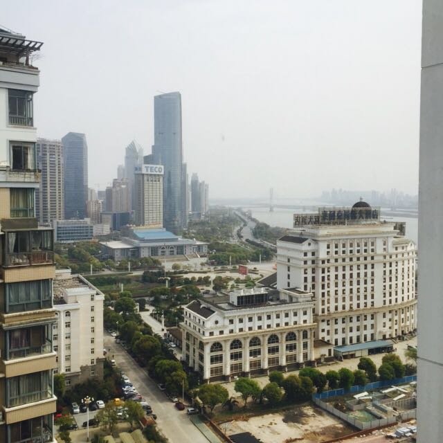拍賣寶馬車和濱江豪園住房