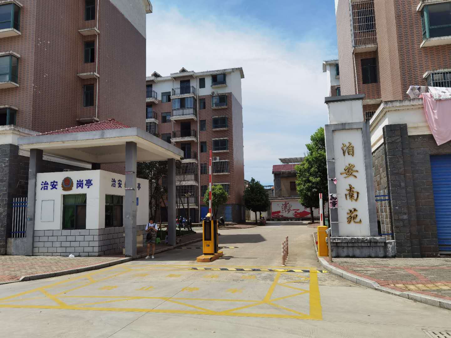 樂平市春華路洎安南苑小區(qū)一層商業(yè)店面三年租賃使用權(quán)